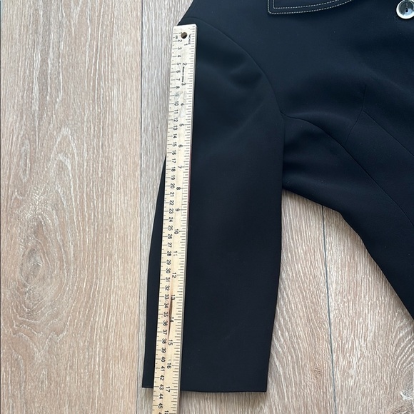 Le Suit Black Blazer with Animal Print Lining - Picture 10 of 11